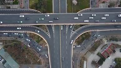 城市立交桥道路4K航拍视频的预览图